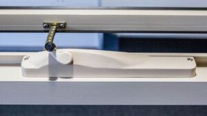 TRADEBASE Window Winder Chain White | Left Hand Awning | Lockable and Keyed Alike - Image 3